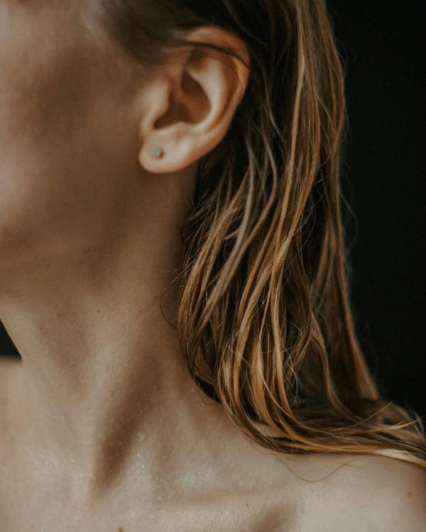 Why You Shouldn't Sleep on Wet Hair: The Risks and Better Practices for Feminine Care